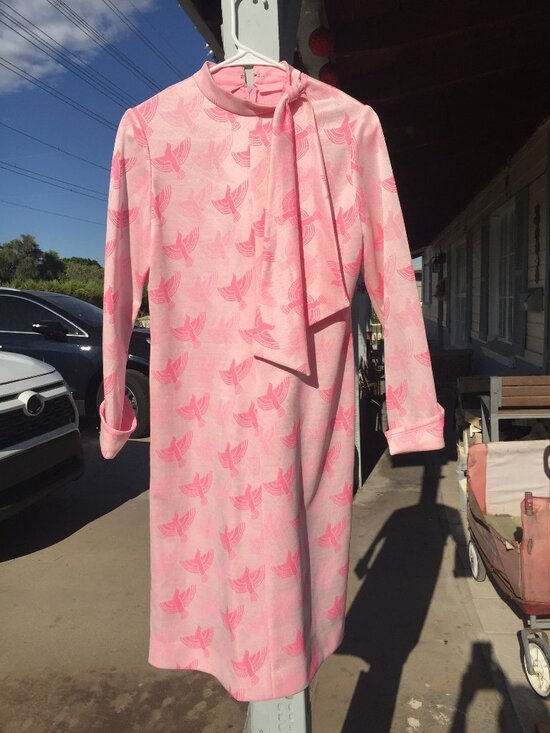 Leslie Fay Knits Dresses & Skirts - Rare Vtg 60s Leslie Fay Knits Pink Mod Shift Dress, Bird Novelty Print Bow, ILGW